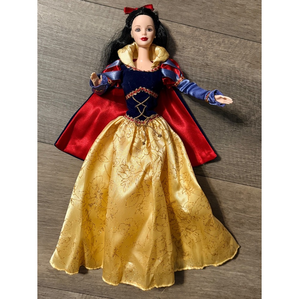 Mattel Disney Snow White Collector Doll Velvet Bodice Gold Gown 1966 Body Mark